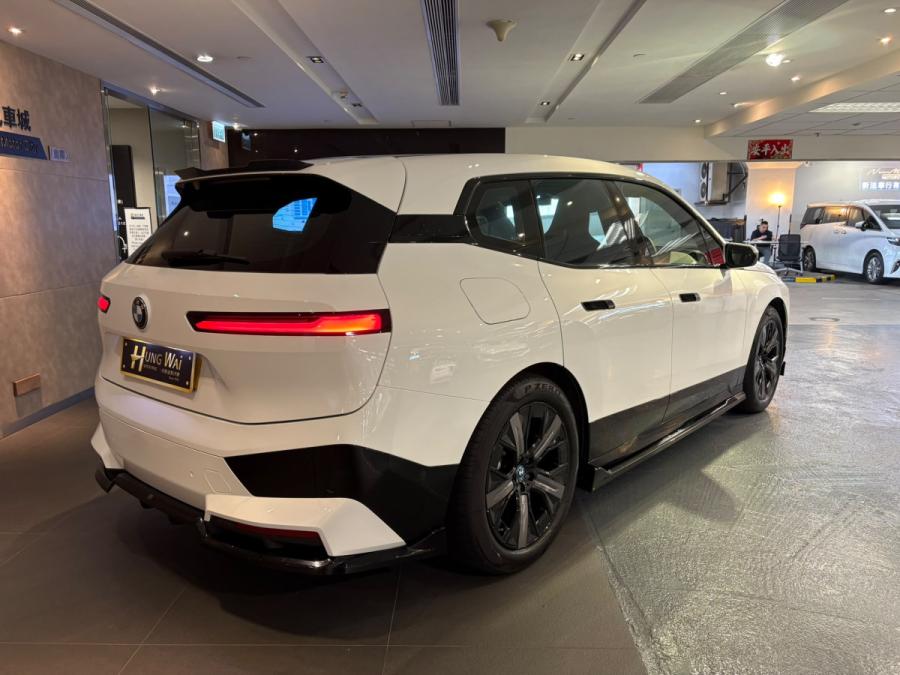 iX xDrive40i - Image 2